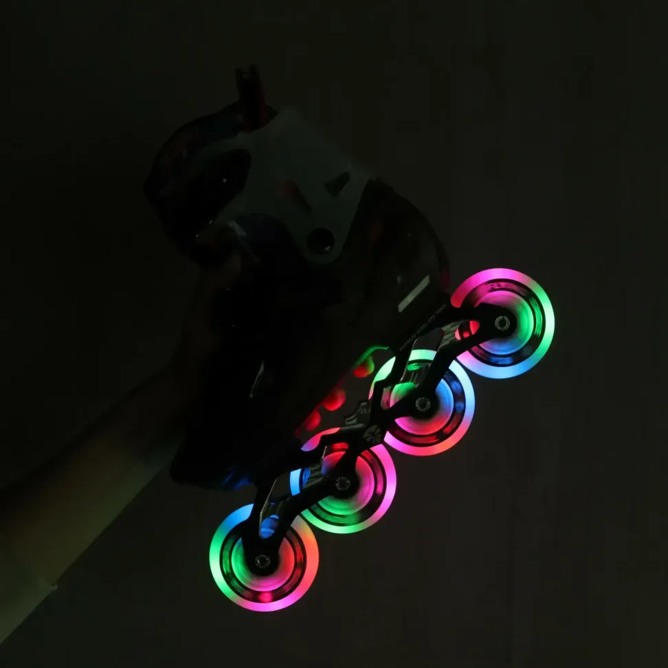 Детские раздвижные ролики Flying Eagle L8 Lumafly черные