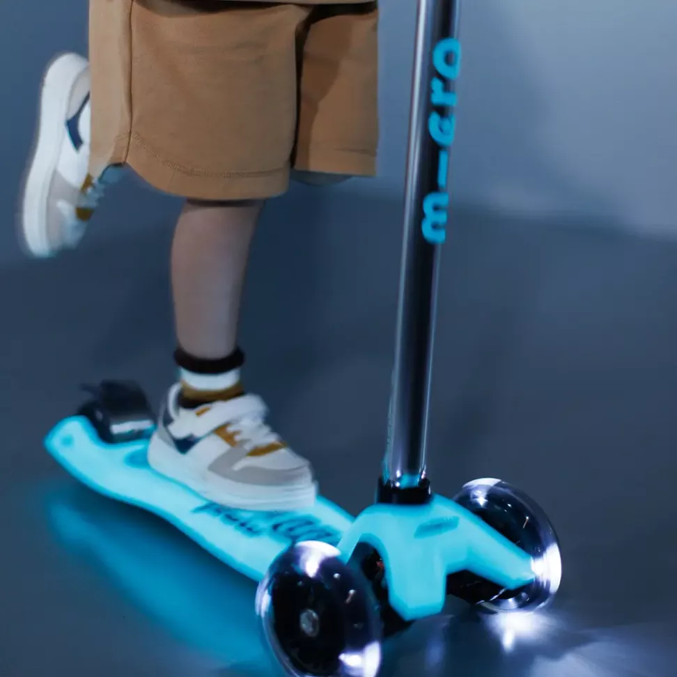 Самокат дитячий Micro Maxi Deluxe Glow LED 3-колісний Azzuro