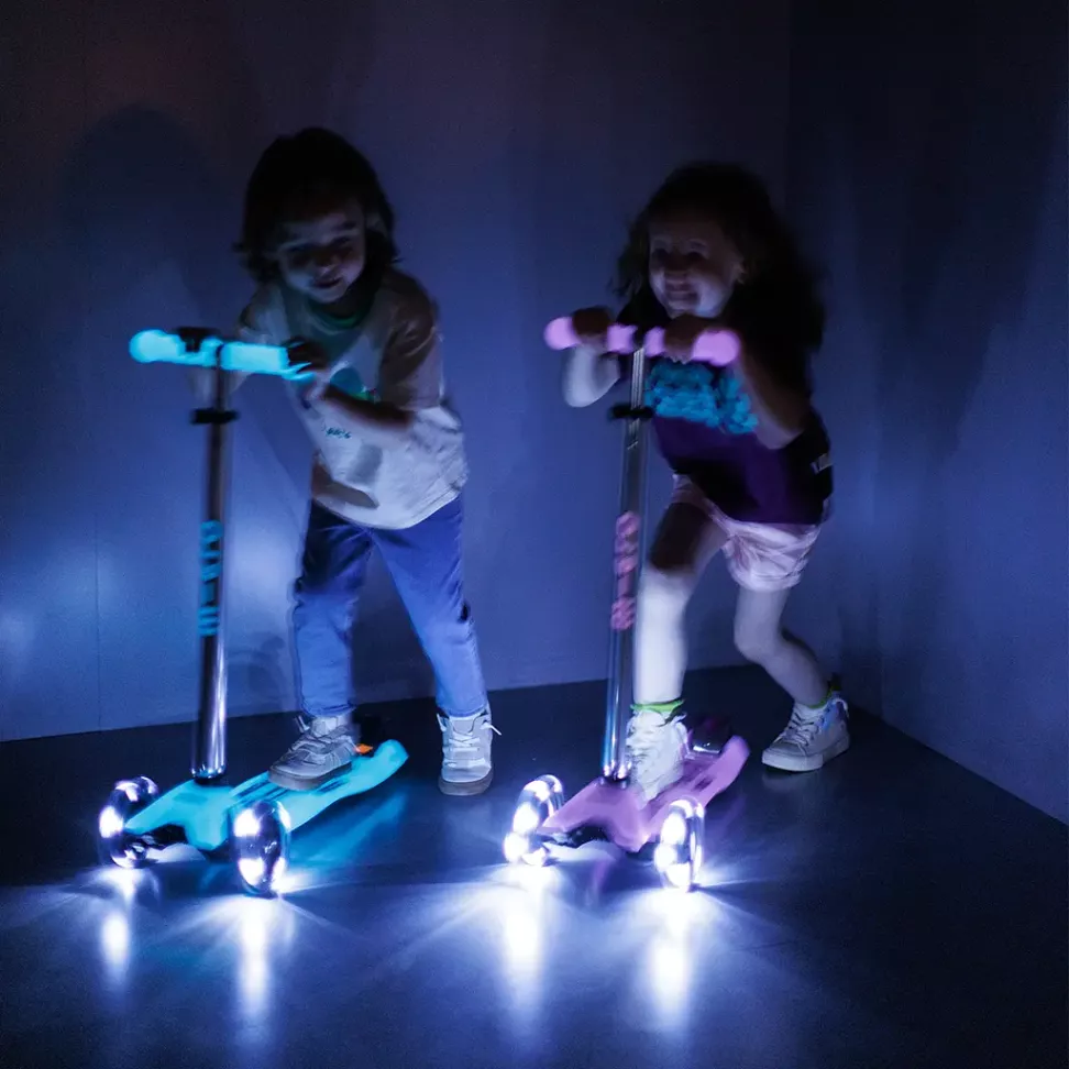 Самокат детский Micro Maxi Deluxe Glow LED 3-колесный Purple